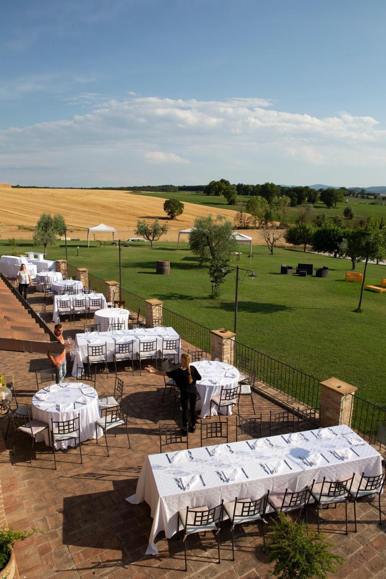 Agriturismo Il Tiro 카스텔 델 피아노 외부 사진
