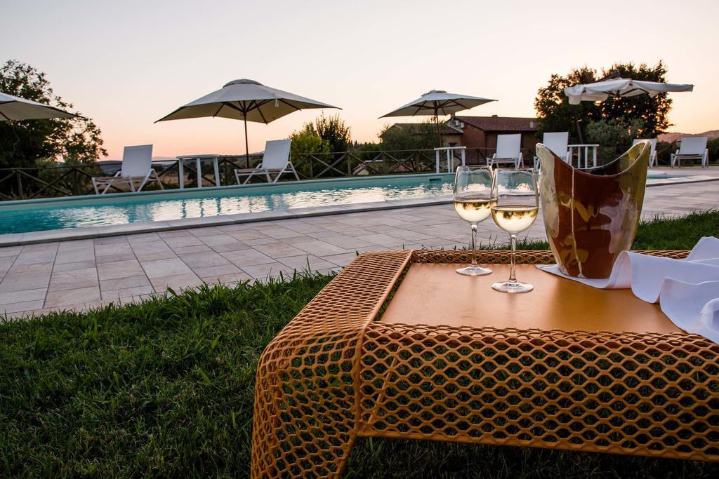 Agriturismo Il Tiro 카스텔 델 피아노 외부 사진