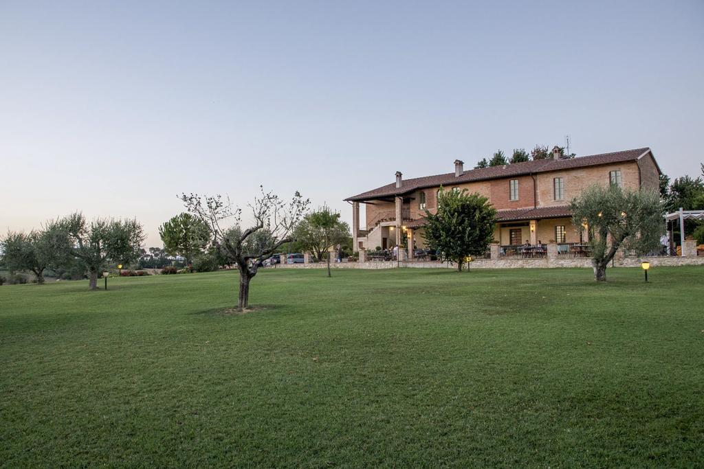 Agriturismo Il Tiro 카스텔 델 피아노 외부 사진