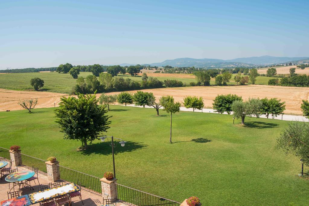 Agriturismo Il Tiro 카스텔 델 피아노 외부 사진